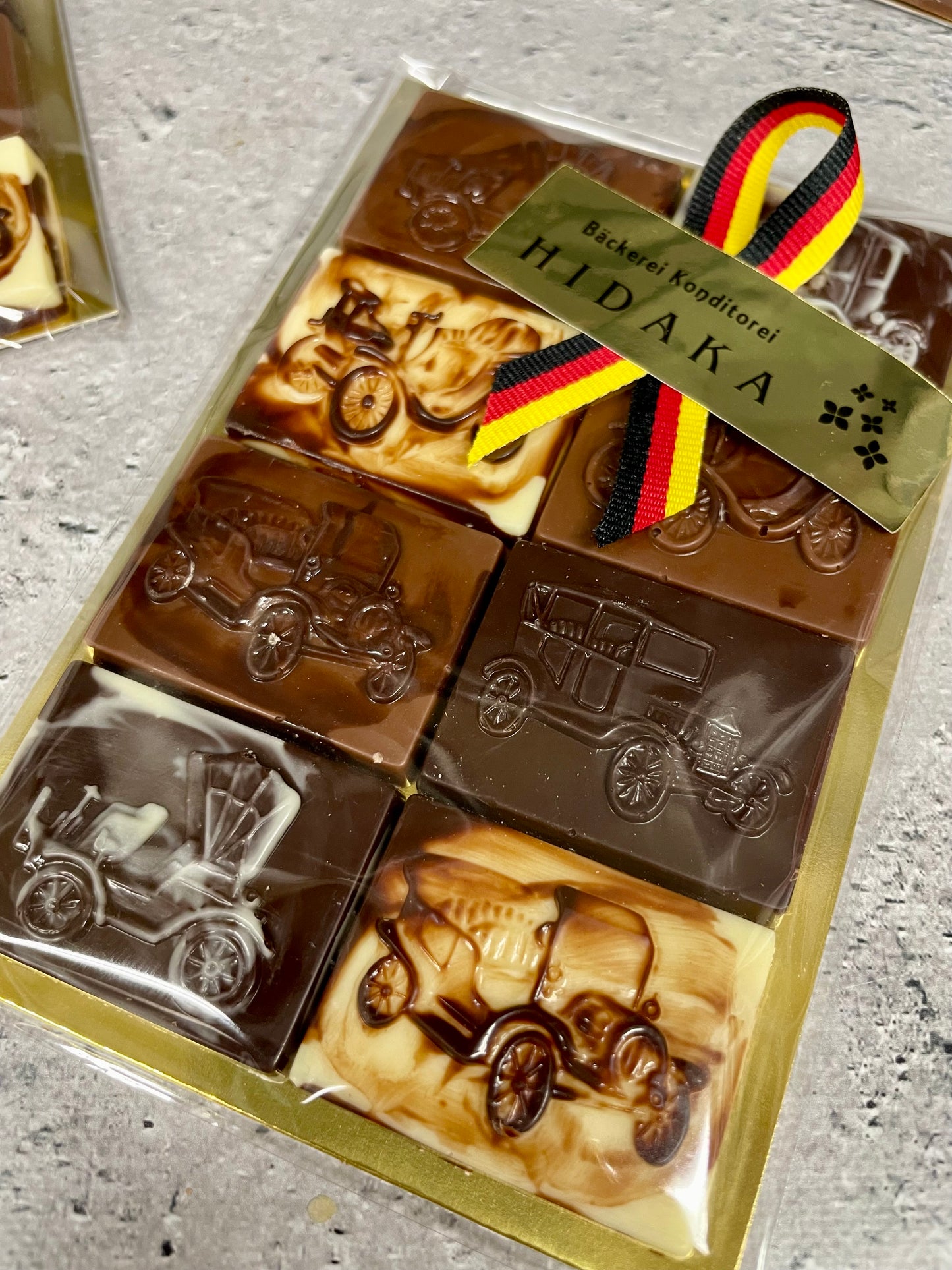 【限定生産】クラシックカーコレクション ベルギー産クーベルチュールチョコの利きチョコセット