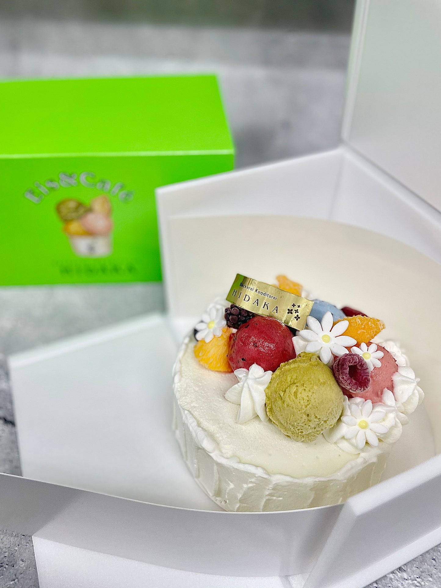 【冷凍発送】HIDAKAのオーダージェラートケーキ「ミックスベリーのアイスケーキ」