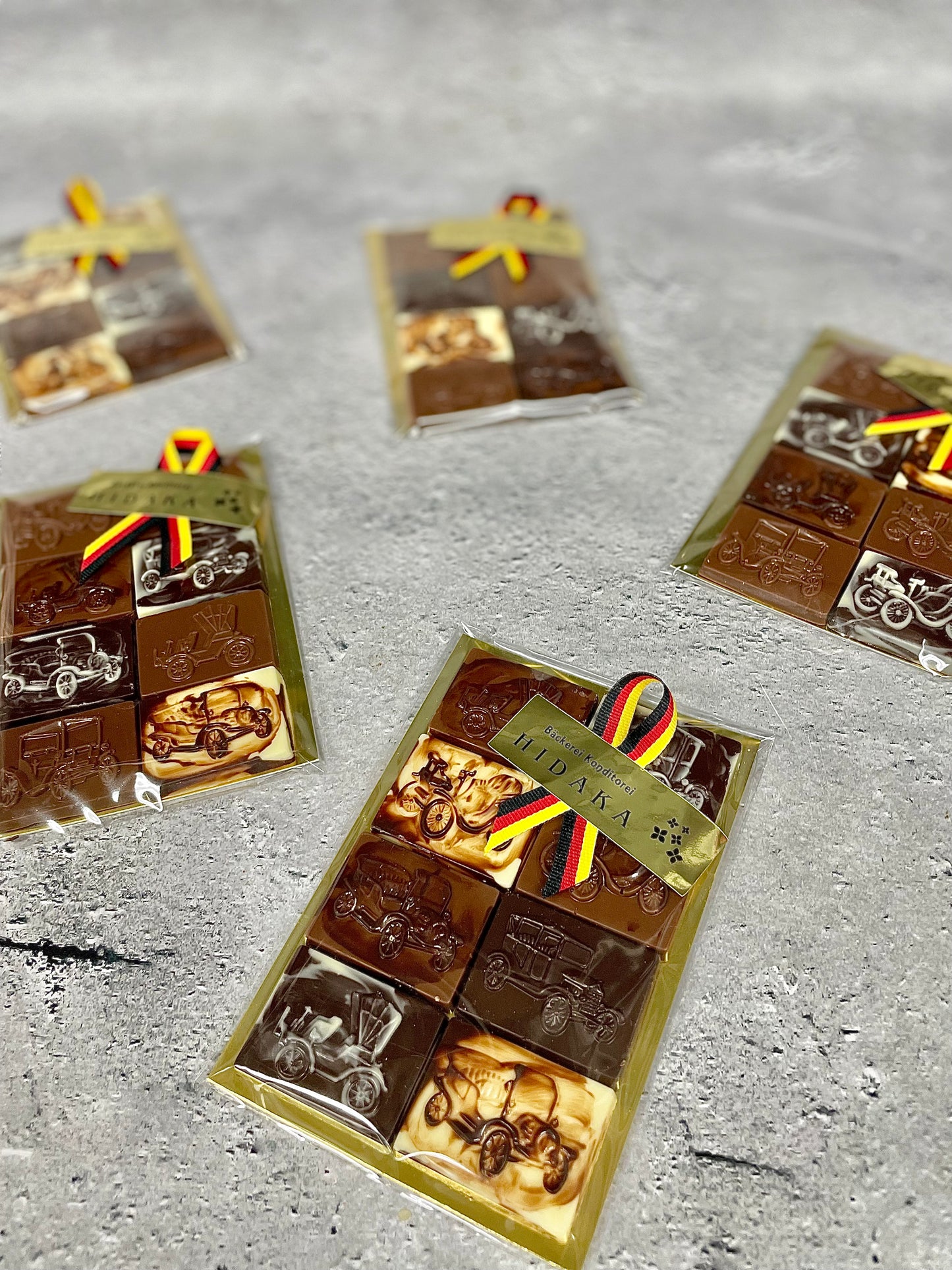 【限定生産】クラシックカーコレクション ベルギー産クーベルチュールチョコの利きチョコセット