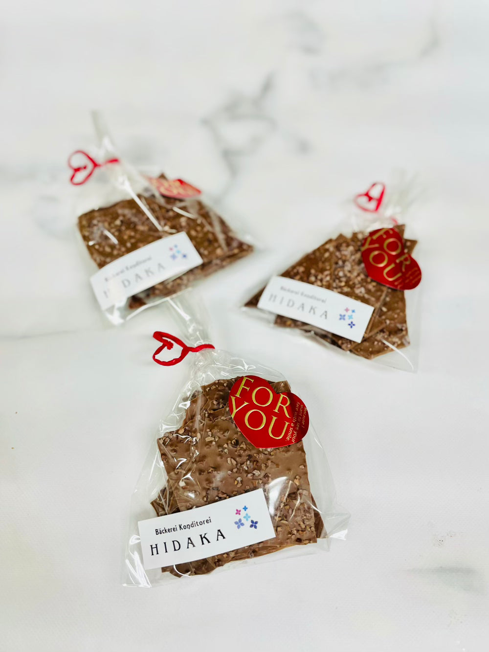 【限定生産】割チョコ いちごな気持ち(木苺&ホワイトチョコレート)\カカオな気持ち(カカオニブ&ミルクチョコレート)