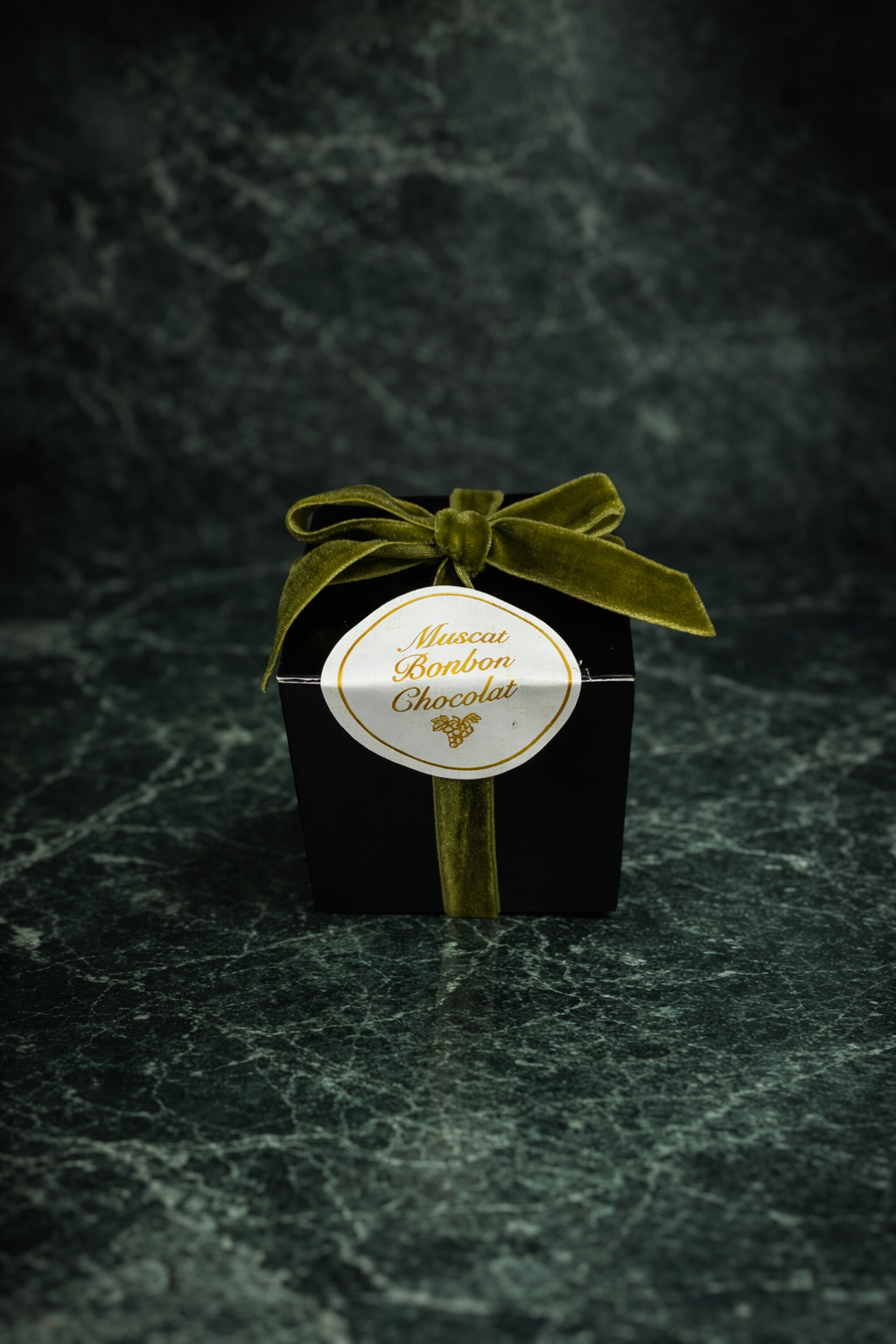 【限定生産】プレミアムシングルBOX(一粒入り）出雲シャインマスカットのボンボンショコラ